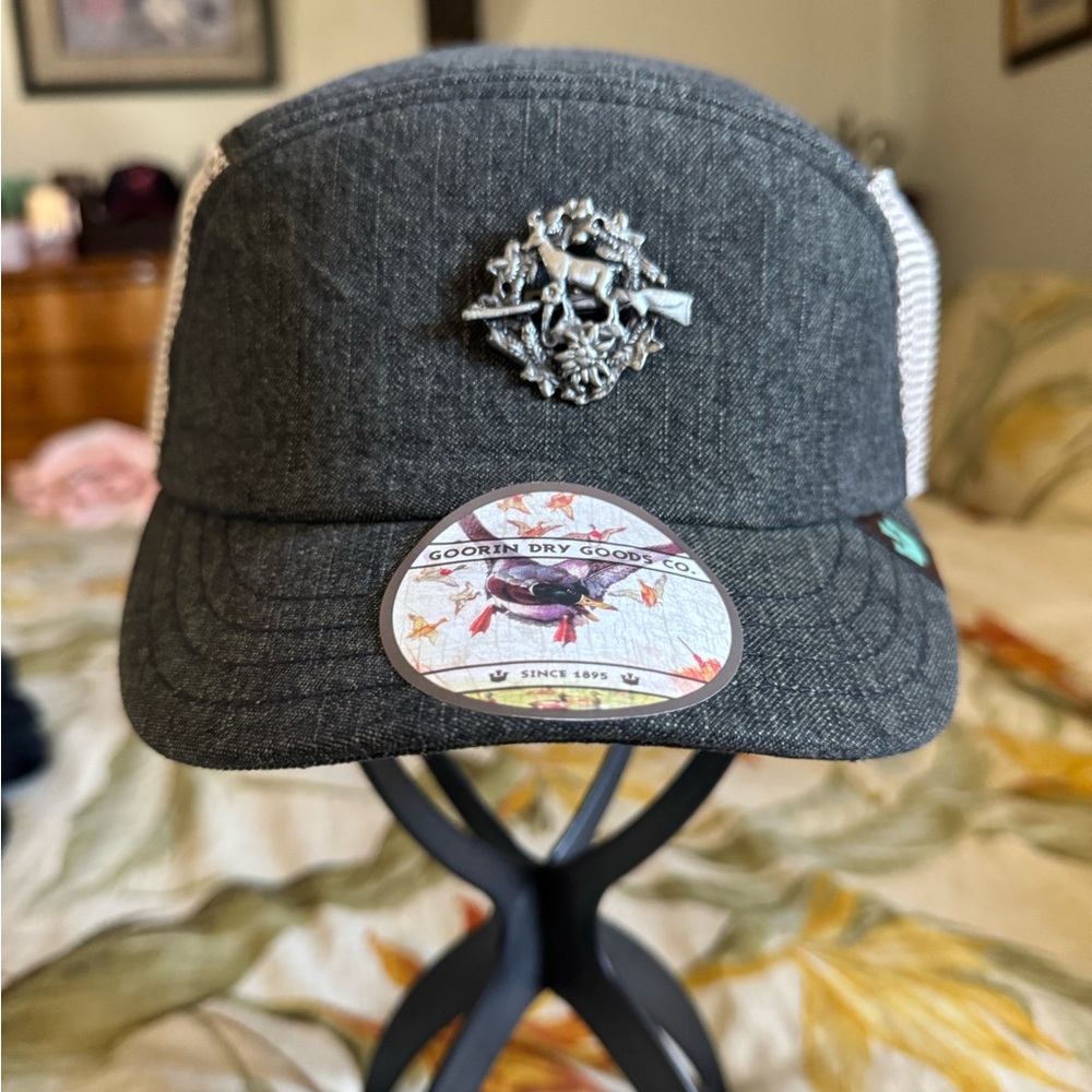 Goorin Bros Stag & Rifle Medallion
Trucker Hat. NWT